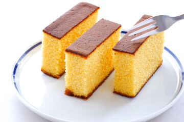 ポルトガルに由来する和菓子のカステラ
