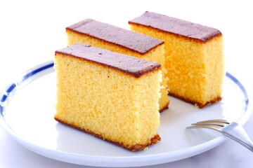 ポルトガルに由来する和菓子のカステラ
