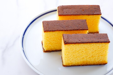 ポルトガルに由来する和菓子のカステラ
