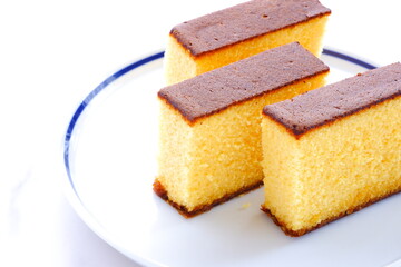 ポルトガルに由来する和菓子のカステラ
