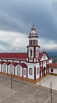 iglesia de velez santander
