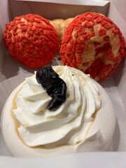 strawberry cake with cream