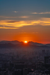 Fototapeta premium Sunrise over Seodaemun Ansan