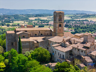 Obraz premium Aerial view of Colle di Val d'Elsa Cathedral and houses of the upper town, Colle Val d'Elsa, Siena province, Italy