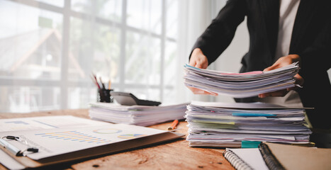 Employees who work with a lot of documents Searching for documents Accounting for income, expenses,...