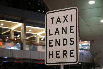 Obraz premium Taxi Lane Ends Here