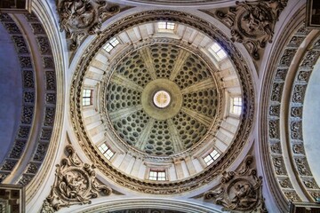 Obraz premium brescia, italien - prächtiger kuppelbau im neuen dom