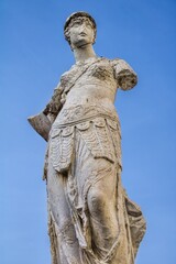 Obraz premium brescia, italien - minerva statue auf der piazza del duomo