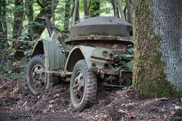 Fototapeta premium old abandoned car