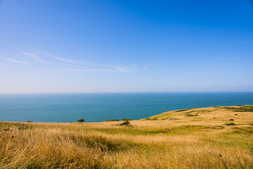 Les prairies de Cap Blanc Nez, la manche, et l'Angleterre au loin