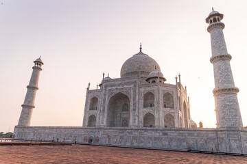 Fototapeta premium taj mahal at sunset