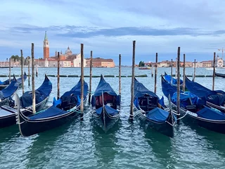 Fototapeten gondolas on the water in venice © Agata Kadar