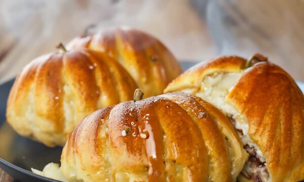 Freshly baked apple dumplings Video