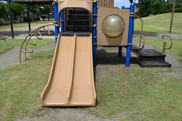 児童公園の遊具
