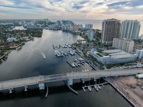 Dwight L. Rogers Memorial Causeway crossing the New River and codos along the beachfront of Fort Lauderdale, Florida, United States.