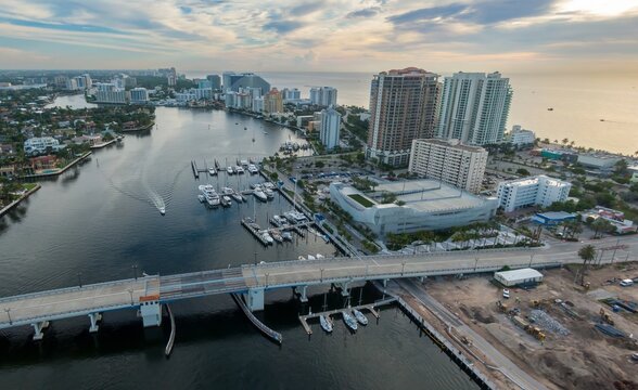 Dwight L. Rogers Memorial Causeway crossing the New River and codos along the beachfront of Fort Lauderdale, Florida, United States.
