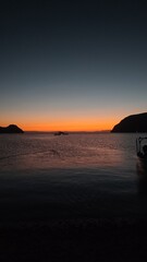 playa y puesta de sol