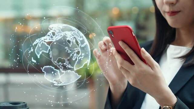 街でスマホを使う女性とグローバルネットワーク
