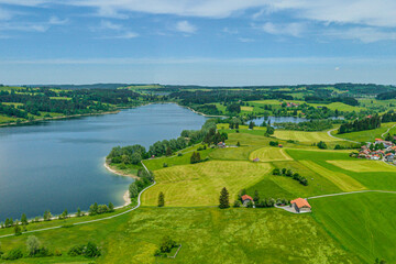 Obraz premium Ausblick auf Petersthal und den Rottachsee im Oberallgäu im Frühsommer