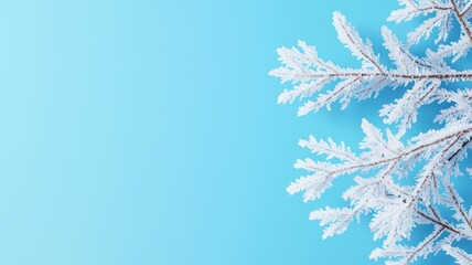 Obraz premium A frosty snowflake against a bright blue background, creating a serene winter atmosphere.