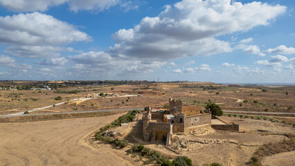 Vista aérea del castillo de Marchenilla en Alcalá de Guadaíra, España