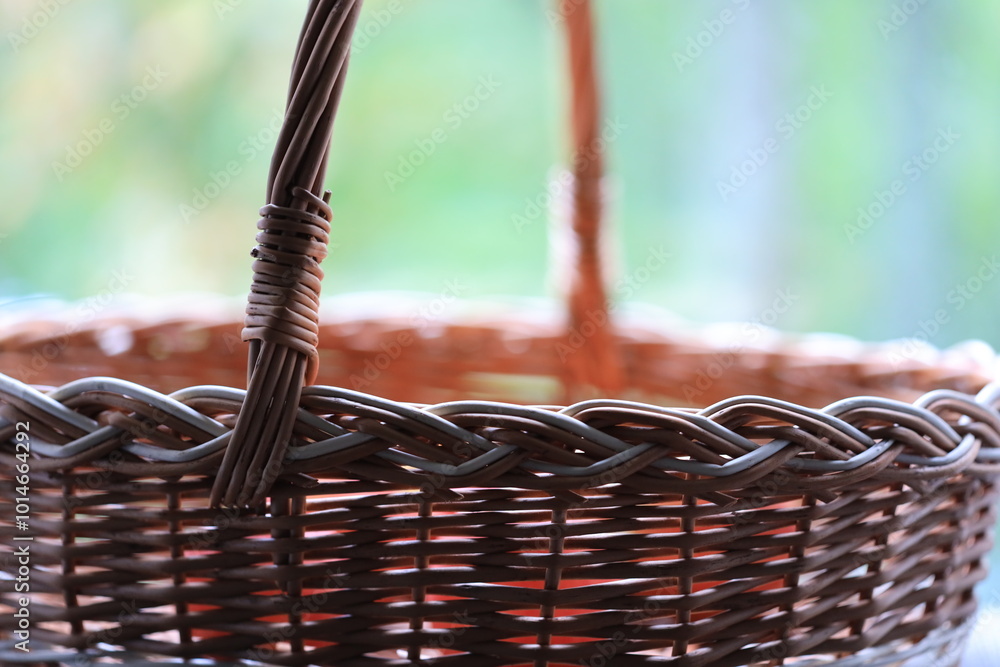 Aufkleber a wicker basket placed on a table surface.