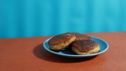 A typical Indonesian cake originating from Pemalang district, this cake is called kue kamir (khamir, Samir). This cake is influenced by Arab or Middle Eastern culture