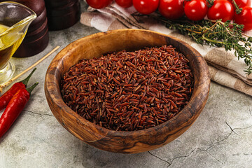 Red raw dry rice gor cooking