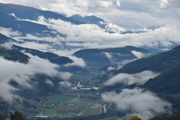 &Uuml;ber den Wolken