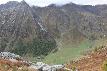 Tal in den Dolomiten