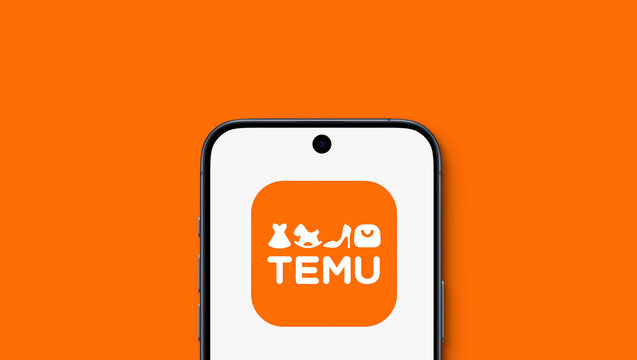 Temu Logo wird auf einem modernen Smartphone angezeigt, oranger Hintergrund, China, Shopping, E-Commerce, Sparen, Schn&auml;ppchen, shoppen, Discount, billig, g&uuml;nstig, Online-Marktplatz