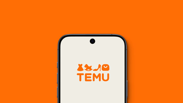 Temu Logo wird auf einem modernen Smartphone angezeigt, oranger Hintergrund, China, Shopping, E-Commerce, Sparen, Schn&auml;ppchen, shoppen, Discount, billig, g&uuml;nstig, Online-Marktplatz