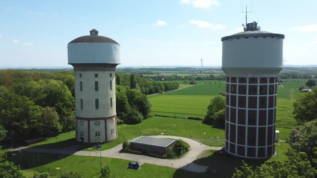 A smooth span overlooking two water towers, against a backdrop of green, cultivated fields, and trees. Water towers in Hamm, Germany.	

