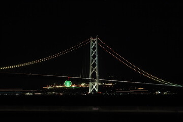 夜の明石大橋と観覧車