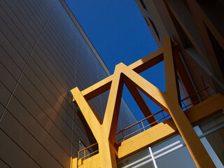 日本の街の繁華街の建物のデザイン風景
