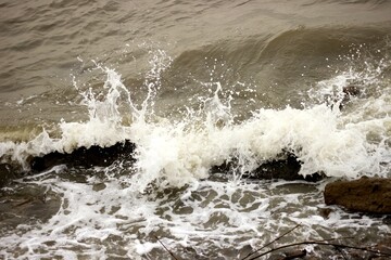 
crashing waves, sea water splashes, rocky reefs
