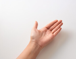 Palma de la mano de una mujer para recibir algo