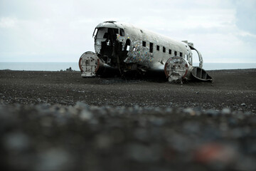 Landschaftsbild auf Island, DC-3-Flugzeug Wrack auf Sólheimasandur