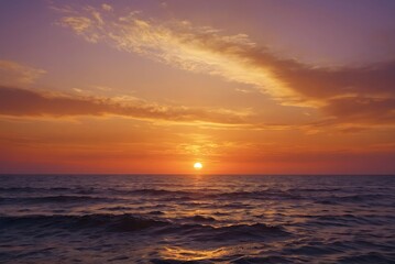 Obraz premium A breathtaking sunset illuminates the sea, showcasing a blend of warm colors in the evening sky.