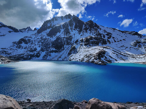 Laguna de los tres en d&iacute;a soleado, sendero Fitz Roy, El Chalt&eacute;n, Patagonia, Santa Cruz Argentina