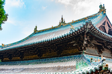Shanxi Taiyuan Jin Ancestral Temple General Longzhu recent colorful sculpture, the entrance of the...