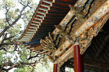 Shanxi Taiyuan Jin Ancestral Temple General Longzhu recent colorful sculpture, the entrance of the...