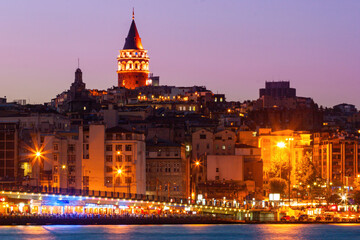 Obraz premium Galata Turm in Istanbul bei Nacht