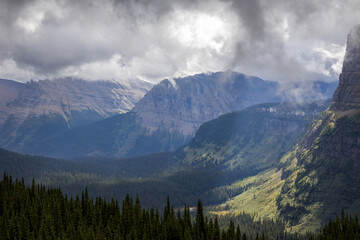 Fototapeta premium Mountainous scenery in Glacier National Park, Montana