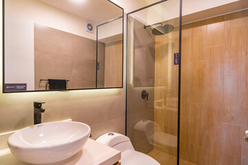 habitacion de baño de departamentos con lavadero y ducha