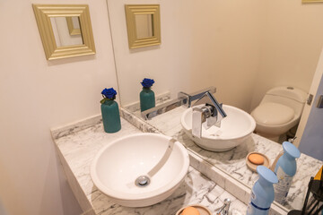 baño de departamento iluminado con lavabo , inodoro y  tina para baño