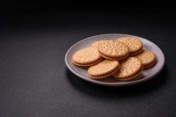 Round dotted snack snack cookies with cream