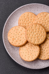 Round dotted snack snack cookies with cream