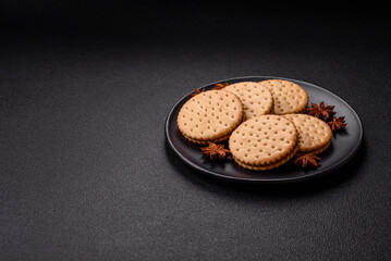 Round dotted snack snack cookies with cream