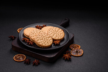 Round dotted snack snack cookies with cream